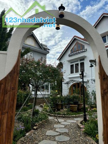 BÁN VILLA PHONG CÁCH PHÁP CỔ ĐIỂN – TRUNG TÂM ĐÀ LẠT – DÒNG TIỀN 30 TRIỆU/THÁNG - 1