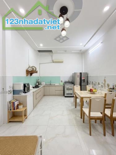 [DD085] Nhà đẹp 4 tầng sát Sân golf Tân Sơn Nhất - Giá 10.x tỷ - 1