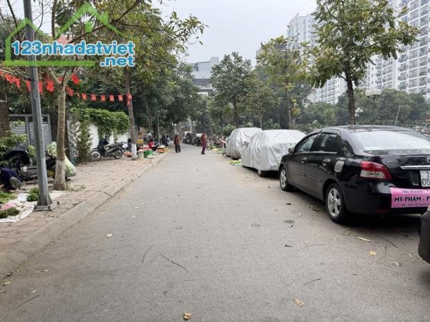Bán Đất TĐC Phúc Lợi 40m2 Nở Hậu Sát Chung Cư Ruby, Bước Vài Bước Ra Hồ Điều Hòa