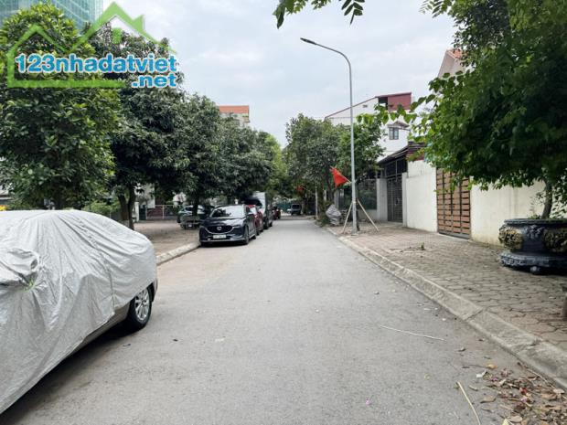 Bán Đất TĐC Phúc Lợi 40m2 Nở Hậu Sát Chung Cư Ruby, Bước Vài Bước Ra Hồ Điều Hòa - 1