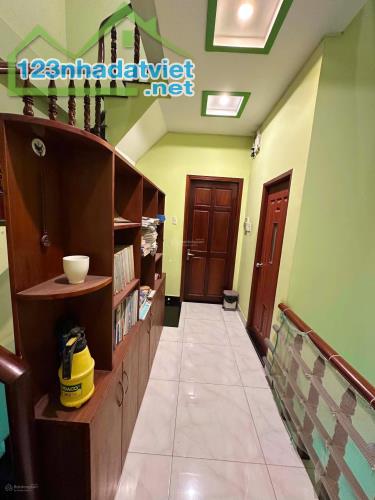 NHÀ ĐẸP 3 TẦNG - SÁT VINCOM - 80M2 - NHỈNH 7 TỶ - 4