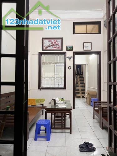 Cho thuê nhà ngõ đường Láng, Đống Đa 41m x 4 tầng, giá 11.5tr/tháng - 1