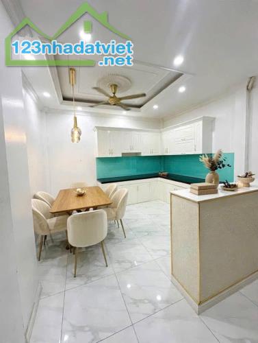 Bán nhà hẻm xe hơi khu Tân Sơn Nhì - DTSD 86m2 - Mới đẹp ở ngay - Chỉ 5 tỷ hơn - 2