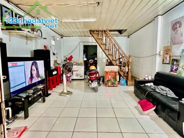 [T2821*] Nhà lô góc 2 mặt thoáng sát UBND Phường Gò Vấp Quang Trung, 4.x tỷ