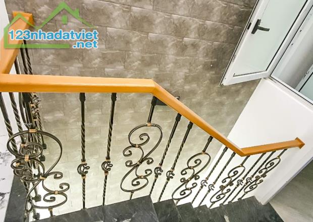 Cho thuê nhà, 105m2_ 5T; Hoàng Cầu, La Thành, Đặng Tiến Đông -24 tr