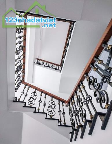 Cho thuê nhà, Chùa Láng, Nguyễn Chí Thanh, Đống Đa, 242m2x 3T -37 tr - 1