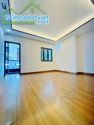 Nhà ngang khủng 8m sang trọng Hưng Phú P9Q8 cách mặt tiền 3 căn - 2