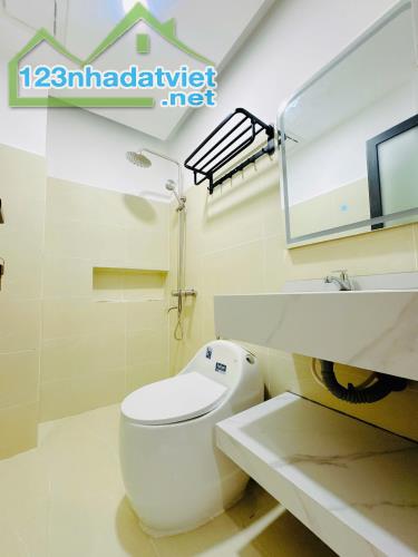 Nhà ngang khủng 8m sang trọng Hưng Phú P9Q8 cách mặt tiền 3 căn - 3