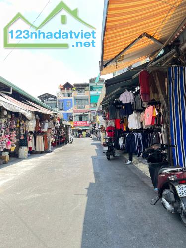 Nhà bán MT trung tâm chợ Hoàng Minh Đạo P5Q8. Giá: 10.5 tỷ - 2