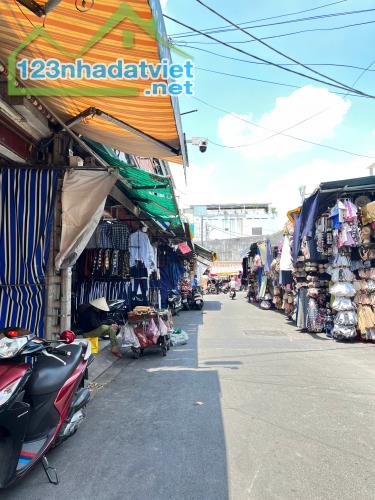 Nhà bán MT trung tâm chợ Hoàng Minh Đạo P5Q8. Giá: 10.5 tỷ - 3