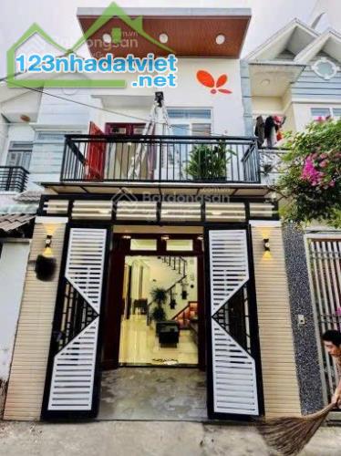 Nhà ngộp - Quận 3, ngay Nguyễn Đình Chiểu, 40m, sổ riêng, hẻm oto