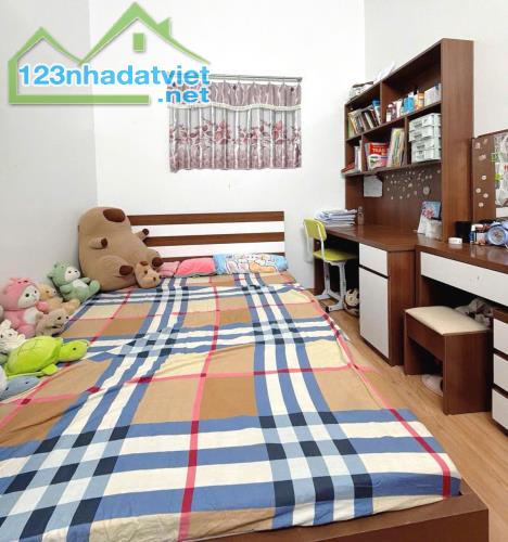 BÁN CHUNG CƯ BA HÀNG A, 282 LĨNH NAM 98M2, 3P NGỦ, 2 VS. HƠN 5 TỶ