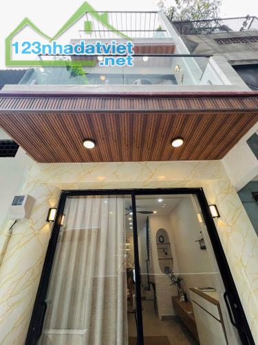 BÁN NHÀ HẺM THÔNG PHAN VĂN TRỊ, Q.5 – SÁT MẶT TIỀN NGUYỄN TRÃI – GIÁ 6.35 Tỷ