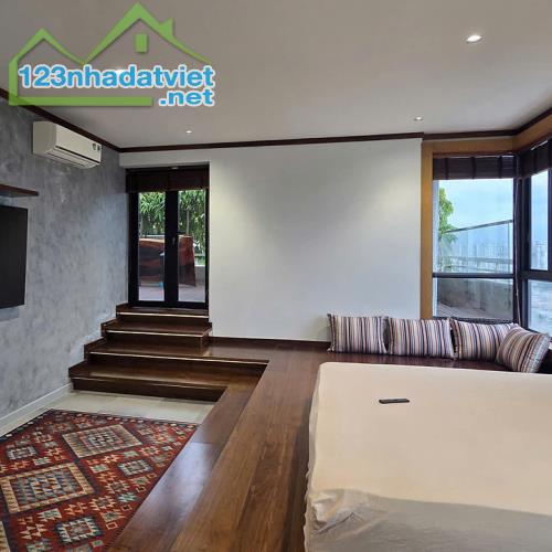 Cho thuê căn hộ sân vườn góc view song 368m²