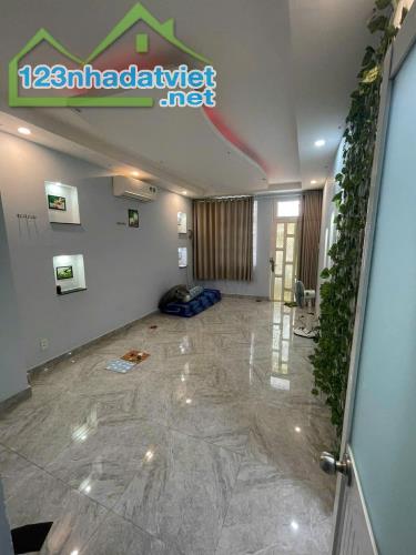 NHÀ HXH QUẬN 3, NGUYỄN THIỆN THUẬT, 40M², GIÁ CHỈ 7 TỶ.