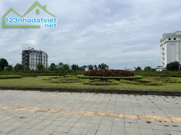 Bán lô đất 3 mặt tiền mặt đường Trường Chinh, TP Hải Dương, 789m2, lô góc, KD tốt, vị trí - 1