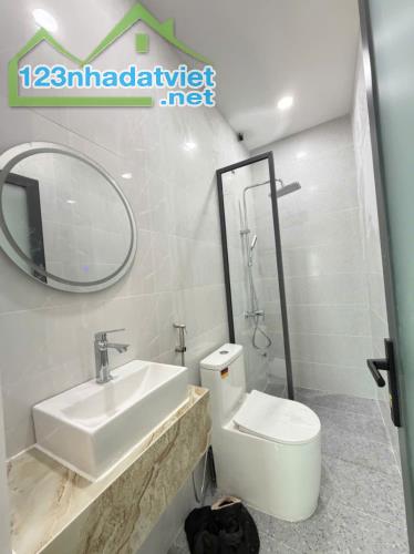 HOÀNG XUÂN NHỊ TÂN PHÚ SÁT HẺM XE HƠI 36M2 2 TẦNG 2PN 2WC CHỈ 5.39 TỶ - 2