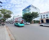 Nhà 3 tầng mặt tiền Hoàng Diệu . DT:76m , sổ vuông vức