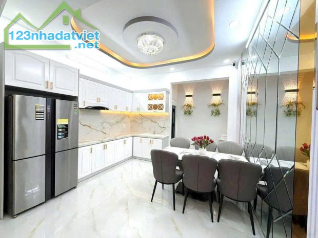 Mặt tiền kinh doanh, ngay Huỳnh Tấn Phát, 4 tầng, cạnh Phú Mỹ Hưng, 8.9 tỷ - 2