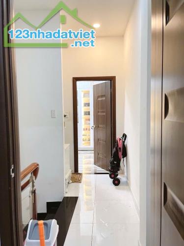 NHÀ ĐẸP LÊ ĐÌNH THÁM SÁT CẦU XÉO, GÒ DẦU- 2 TẦNG BTCT 49M2(4x12.2)- HẺM Ô TÔ. CHỈ 6 TỶ XÍU - 3