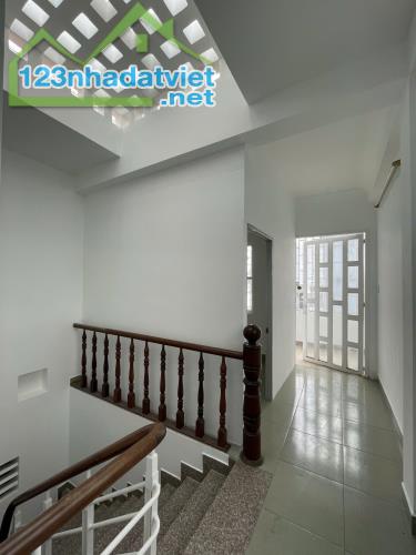 Bán gấp nhà 4 tầng Phú Thọ Hòa hẻm xe hơi thông 5PN khu VIP Tân Phú, hoàn công đủ hơn 6 tỷ