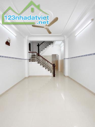 Bán gấp nhà 4 tầng Phú Thọ Hòa hẻm xe hơi thông 5PN khu VIP Tân Phú, hoàn công đủ hơn 6 tỷ - 2