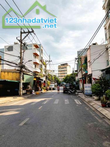 Bán nhà hẻm xe hơi khu vực Tân Phú