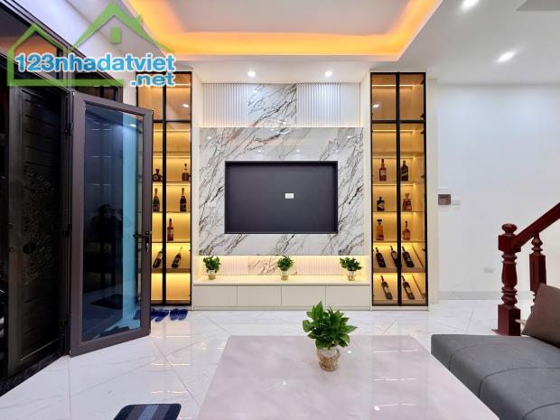 Nhà Hồng Mai 50m2 5 tầng, 6PN, ngõ thông, gần ô tô, gần Bạch Mai, giá 10 tỷ