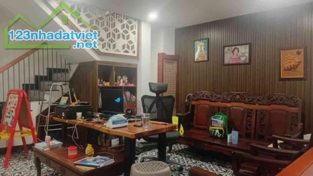 NGAY CƯ XÁ LỮ GIA - HẺM XE HƠI - NHÀ 5 TẦNG ĐÚC BTCT - 50M2 - 3PN - CHỈ 9.8 TỶ - 2