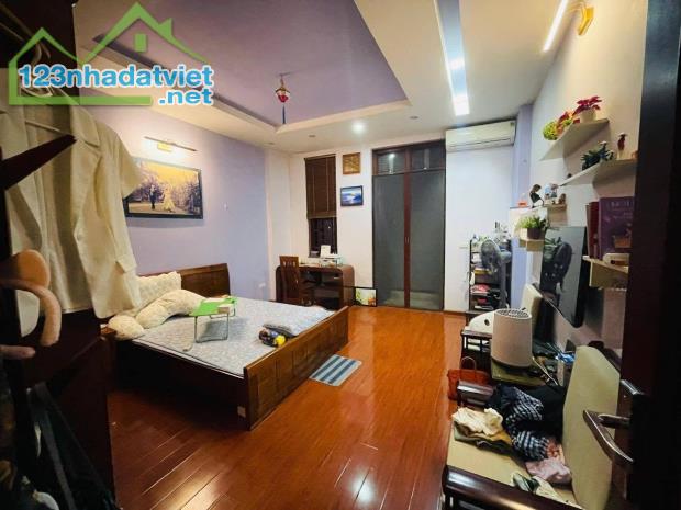 Bán nhà Lê Đại Hành, 65m2, 5 tầng thang máy, mặt tiền 10m, nhỉnh 24 tỉ, dòng tiền - 2