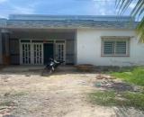 Vỡ nợ bán lại lô đất tặng căn nhà củ 313m2 ở Phước Thạnh, Củ Chi giá 720 triệu.