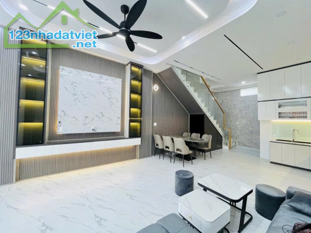 📣Bán #Nhà Lầu Mới cách Mai Hắc Đế 50m, Buôn Ma Thuột