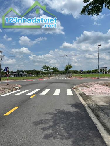 Bán lô đất đối diện trung tâm thể thao tại KĐT mới HCM - 1