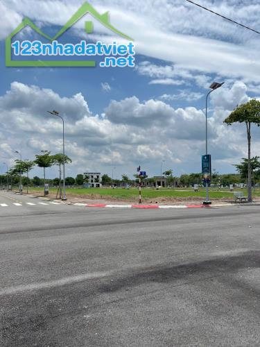 Bán lô đất đối diện trung tâm thể thao tại KĐT mới HCM - 2
