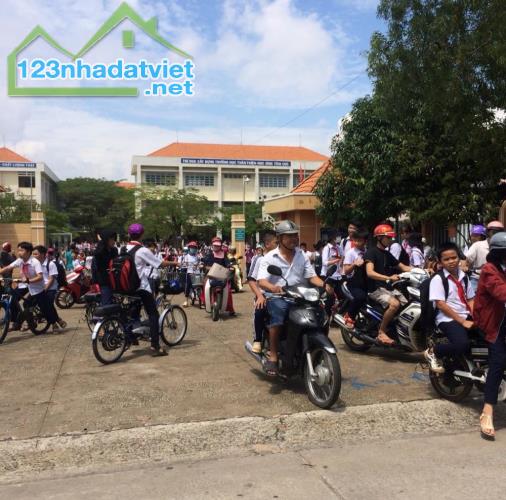 KẸT TIỀN BÁN 440M2 ĐẤT T.CƯ SỔ RIÊNG NGAY KCN BECAMEX SÁT CHỢ, TR.HỌC DÂN ĐỒNG. GIÁ 430TR - 1