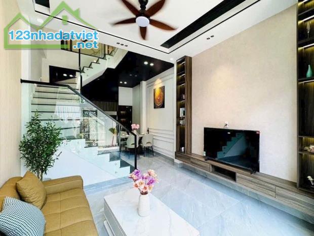 Nhà 3 tầng 3 mê kiệt Phạm Văn Nghị - Gần Nguyễn Văn Linh