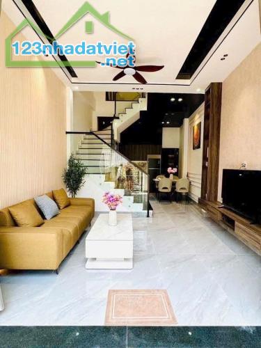 Nhà 3 tầng 3 mê kiệt Phạm Văn Nghị - Gần Nguyễn Văn Linh - 1