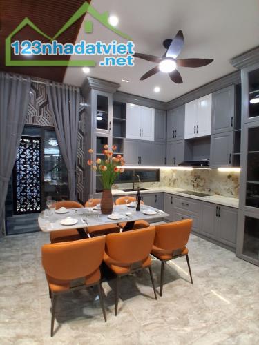 Bán nhà Nguyễn Huy Tự 77m2, 3 tầng, giá 7,8 tỷ, sát biển Nguyễn Tất Thành - 2