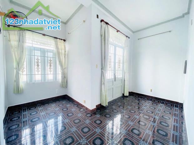 NHÀ NGÕ HẺM 2 TẦNG YÊN TÍNH VÀO Ở NGAY - 4