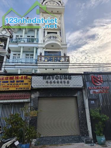 Chủ ngộp giảm 3,3 tỷ! Nhà mặt tiền có thang máy chỉ còn 8,2 tỷ Thới An 21, q12