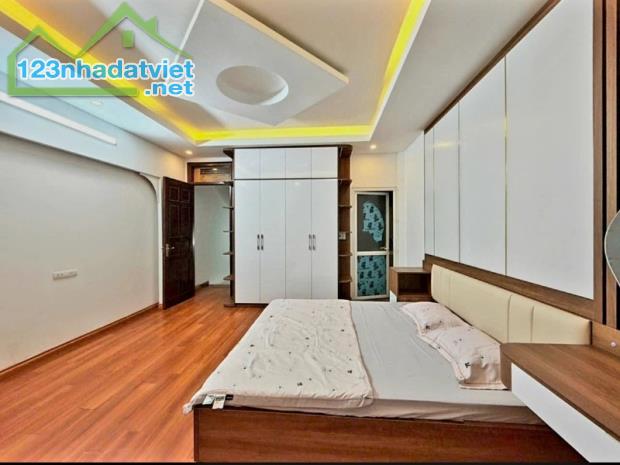 Bán nhà phố Giáp Bát 42m2*5 tầng, MT 4.8m, giá 9.5 tỷ - 1