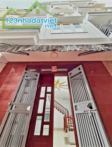 Bán nhà phố Giáp Bát 42m2*5 tầng, MT 4.8m, giá 9.5 tỷ - 2
