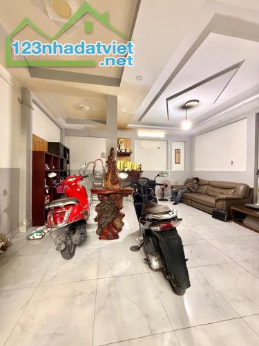 NHÀ 1/ LUỸ BÁN BÍCH - NGANG KHỦNG 9M - CHỈ 8 TỶ - 2