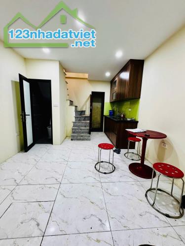 Phố Lê Văn Hưu  4 tầng 6.3 tỷ nhà đẹp Cách phố 5M Sổ đỏ chính chủ - 1