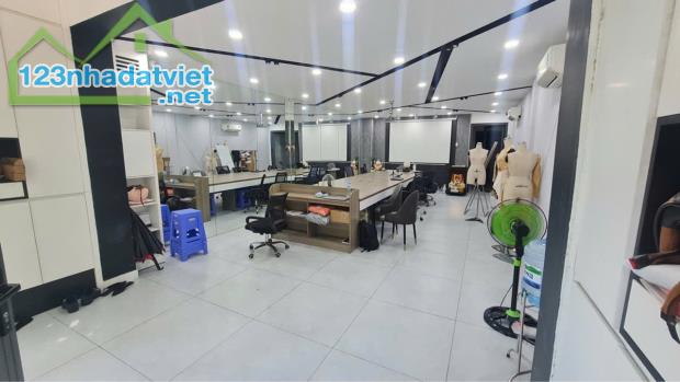 mặt tiền dc11  5 tầng btct  thang máy  vỉa hè rộng tân phú - 1