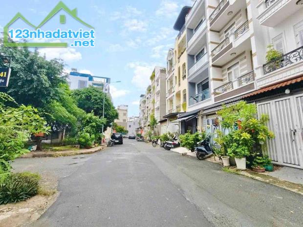 NHÀ PHÂN LÔ TÔ HIỆU, ĐỐI DIỆN CÔNG VIÊN, HXH THÔNG – 60M², 5 TẦNG