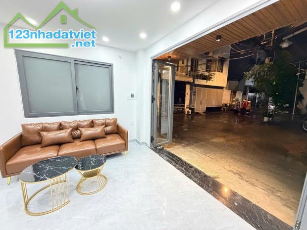 Nhà mới đẹp ở ngay Aeon Tân Phú, 45m2, hẻm 5m ô tô thông mà chỉ 4Đ nhỏ