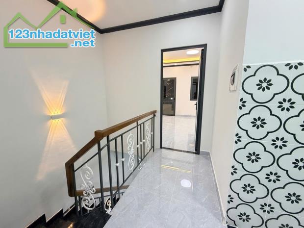 Nhà mới đẹp ở ngay Aeon Tân Phú, 45m2, hẻm 5m ô tô thông mà chỉ 4Đ nhỏ - 2