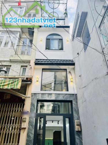 LÊ THỊ BẠCH CÁT Q11 - 25M2 - 5 TẦNG ĐÚC 3PN 2WC SÂN THƯỢNG GIÁ 4.5 TỶ
