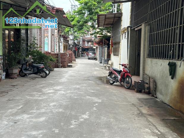 Bán đất Nam Đuống- Đầu Phố- 55m lô góc- Oto- sát phố hơn 8 tỷ - 1